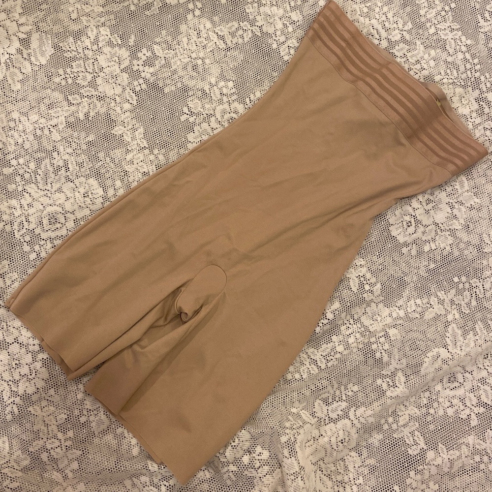 NEW SPANX LOVE YOUR ASSETS HIGH WAIST SHAPEWEAR HIGH WAIST BRIEF SHORTS SZ SMALL